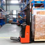 NIKE COLOMBIANA | ¿Qué montacargas son ideales para las empresas alimentarias?