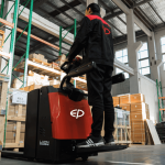 NIKE COLOMBIANA | ¿Cuándo es el momento ideal para comprar un nuevo montacargas?