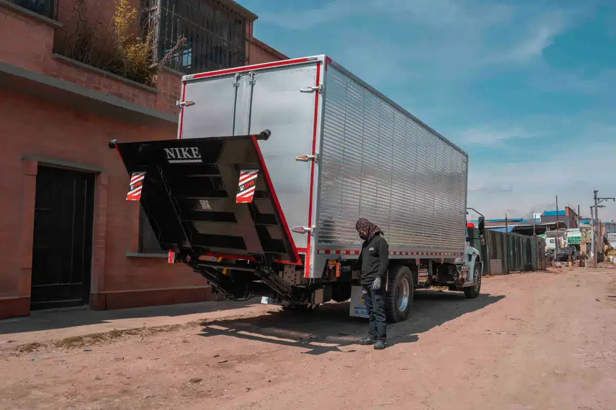 Plataforma hidráulica para descarga de camiones